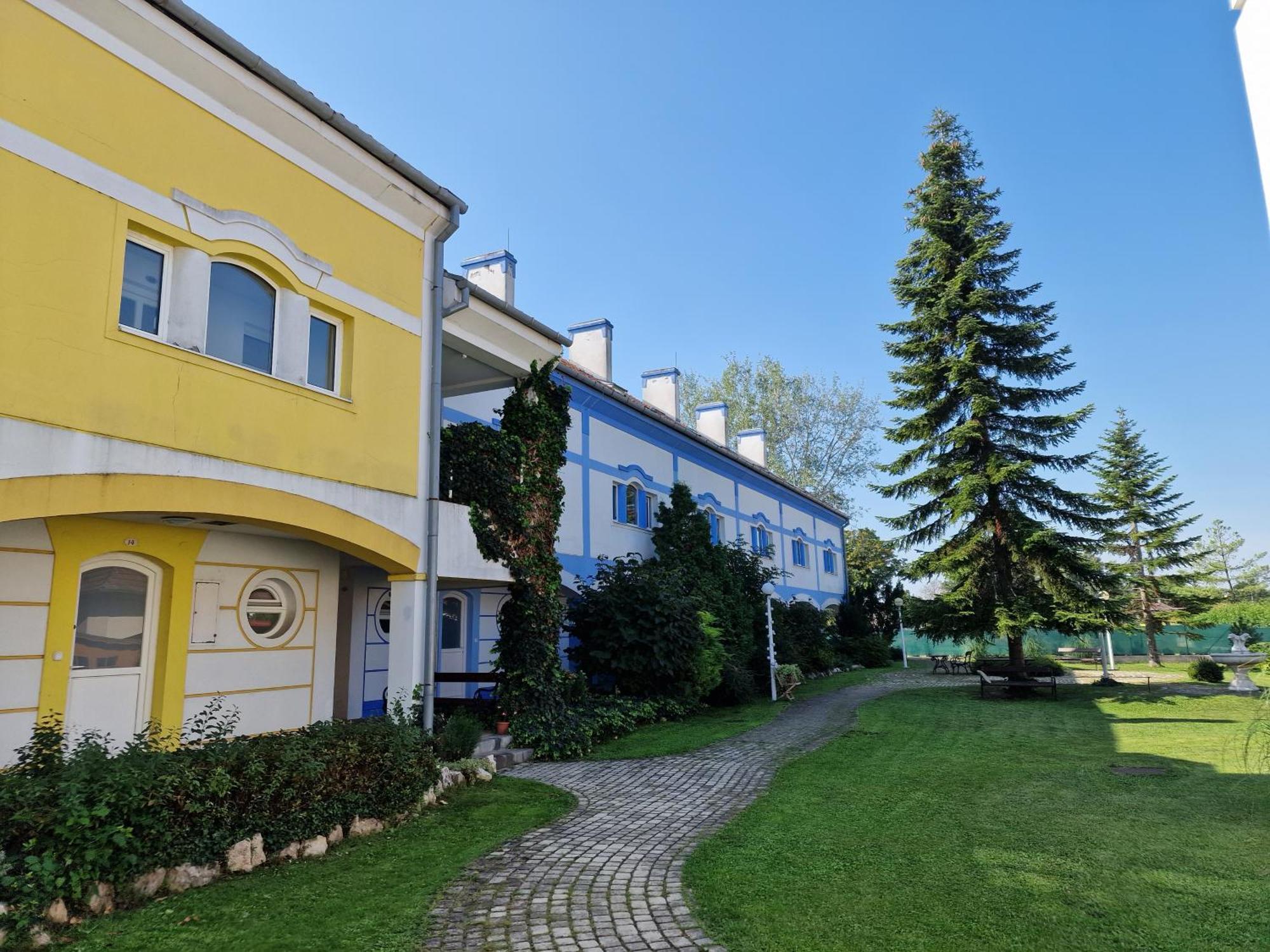 Rozina Apartman Мошонмадяровар Екстер'єр фото